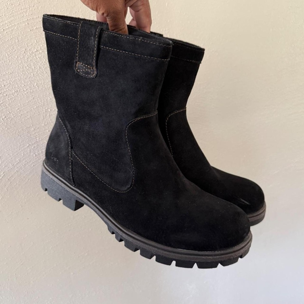 B.O.C. Women's Size 10M Black Suede Fleece-Lined Lug Sole Boots